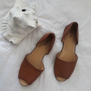 NWOT Mia brown peep-toe flats